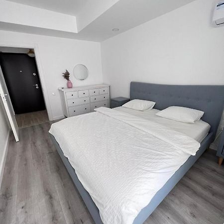 Cosmopolis Bliss: Your Home Away From Home Stefanestii de Jos Exteriör bild