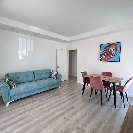 Cosmopolis Bliss: Your Home Away From Home Stefanestii de Jos Exteriör bild