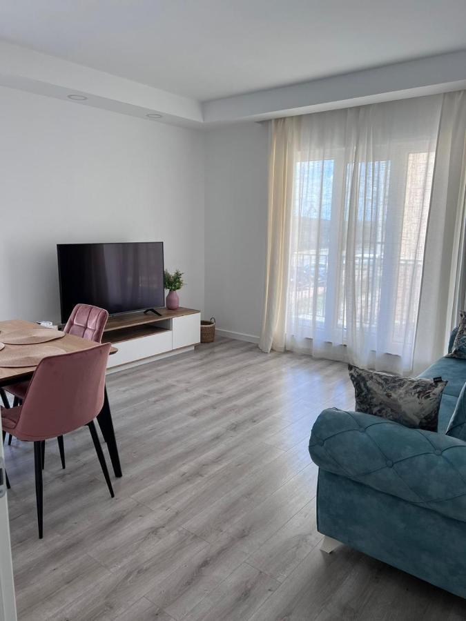 Cosmopolis Bliss: Your Home Away From Home Stefanestii de Jos Exteriör bild