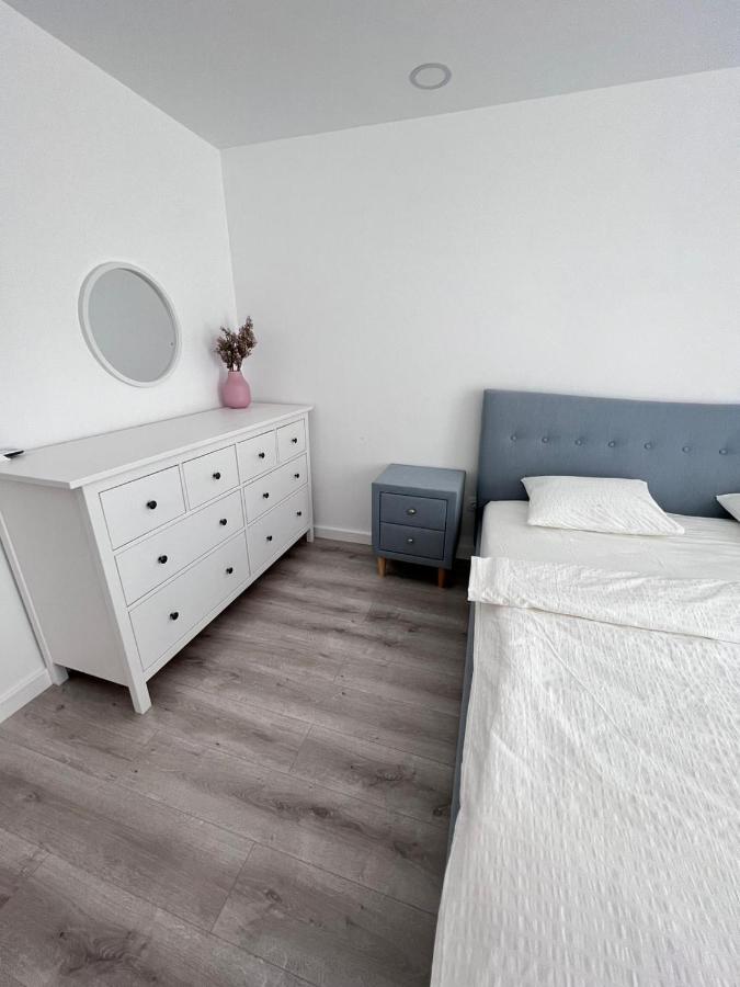 Cosmopolis Bliss: Your Home Away From Home Stefanestii de Jos Exteriör bild