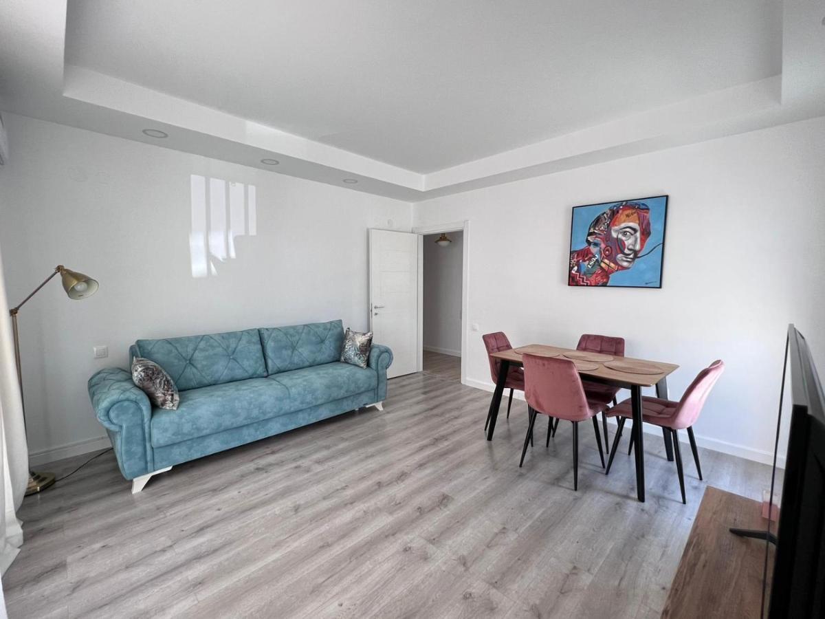 Cosmopolis Bliss: Your Home Away From Home Stefanestii de Jos Exteriör bild