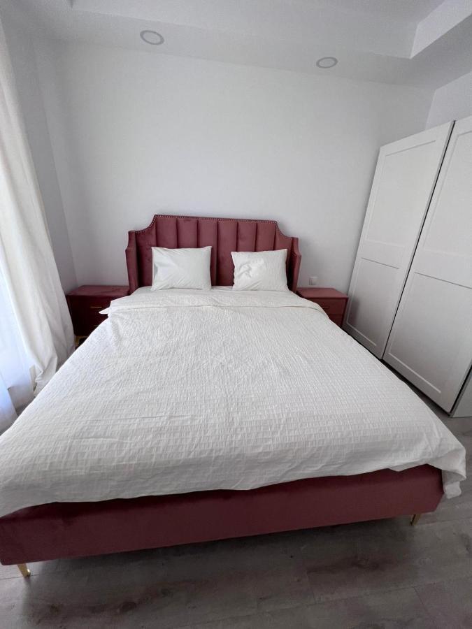 Cosmopolis Bliss: Your Home Away From Home Stefanestii de Jos Exteriör bild