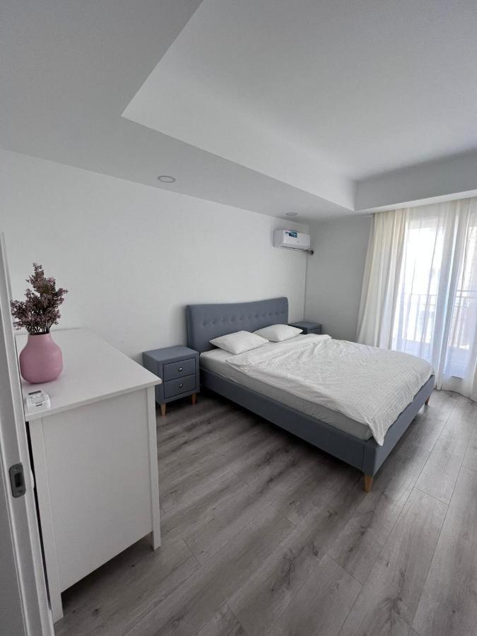 Cosmopolis Bliss: Your Home Away From Home Stefanestii de Jos Exteriör bild